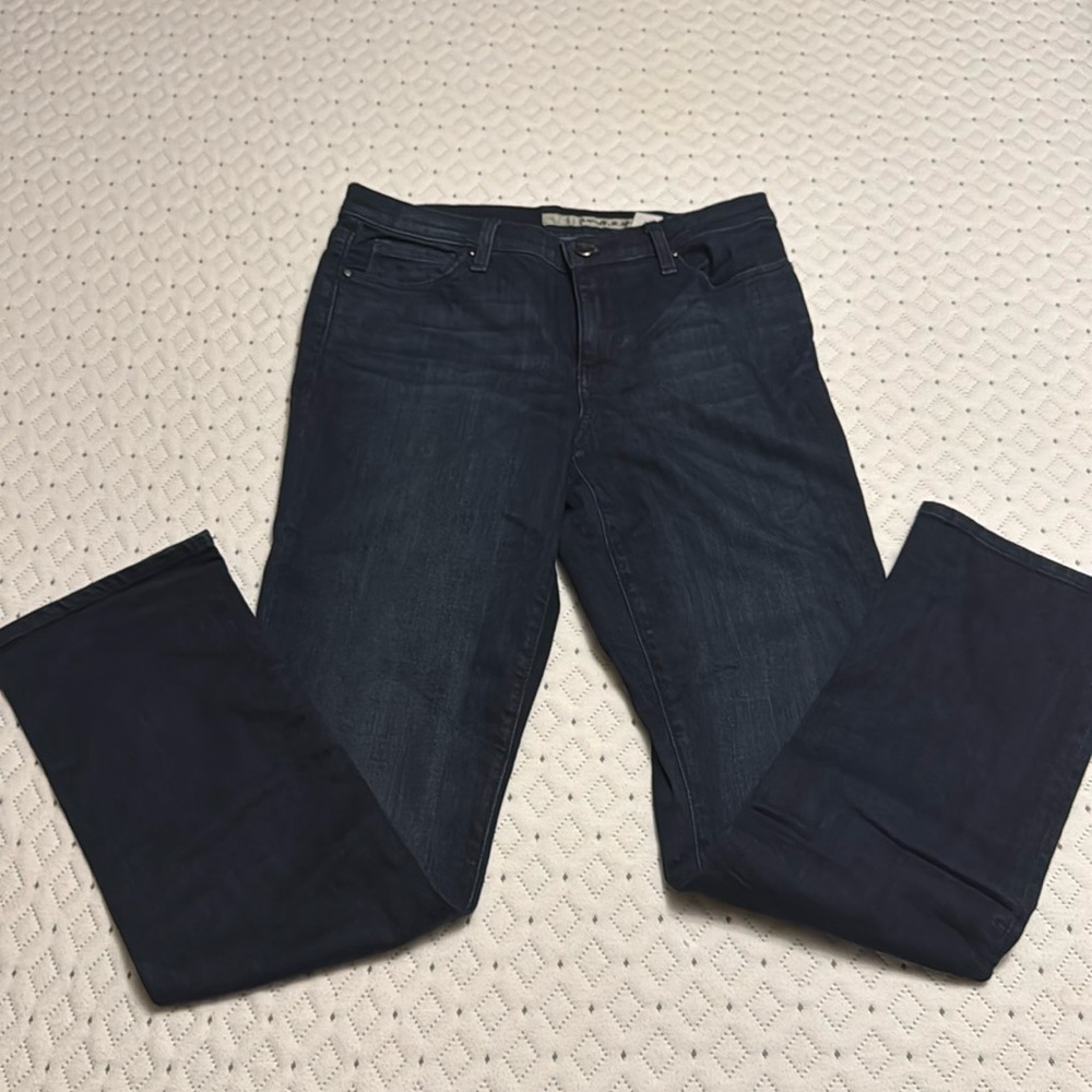 Dark denim DKNY jeans. Size US 6x30z